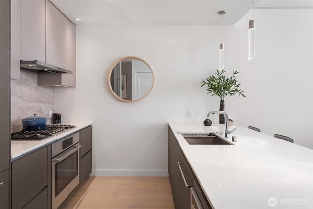 Property photo for 2510 6th Avenue #3701, Seattle photo 4