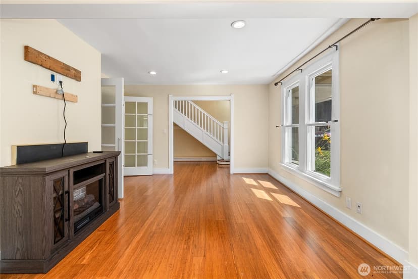 Property photo for 1443 22nd Avenue, Seattle photo 11