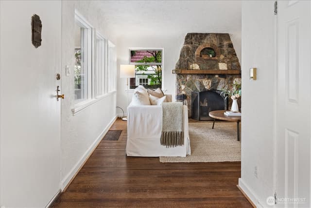 Property photo for 15 Fulton Street, Seattle photo 5