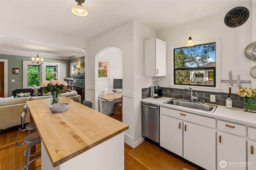 Property photo for 360 27th Avenue, Seattle photo 10
