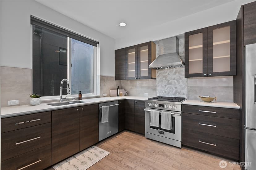 Property photo for 1302 30th Avenue S, Seattle photo 13
