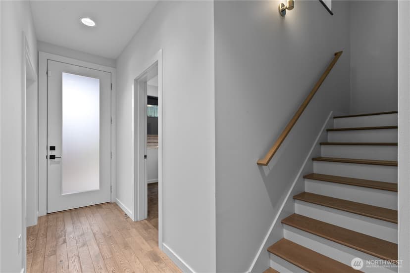 Property photo for 1302 30th Avenue S, Seattle photo 8
