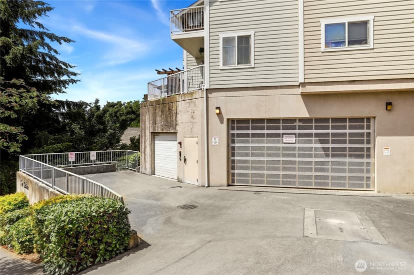 Property photo for 823 Davis Place S #104, Seattle photo 22