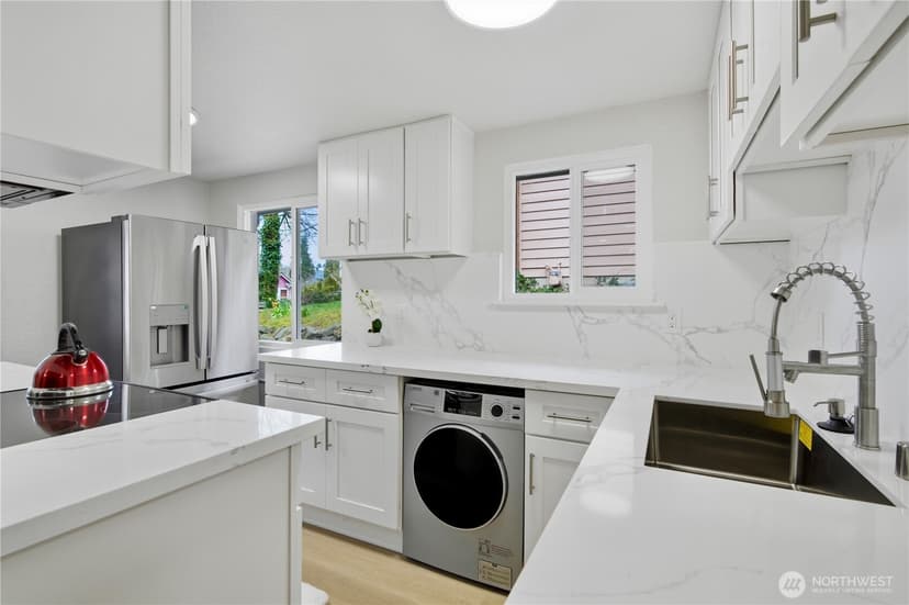 Property photo for 5720 37th Avenue S, Seattle photo 9