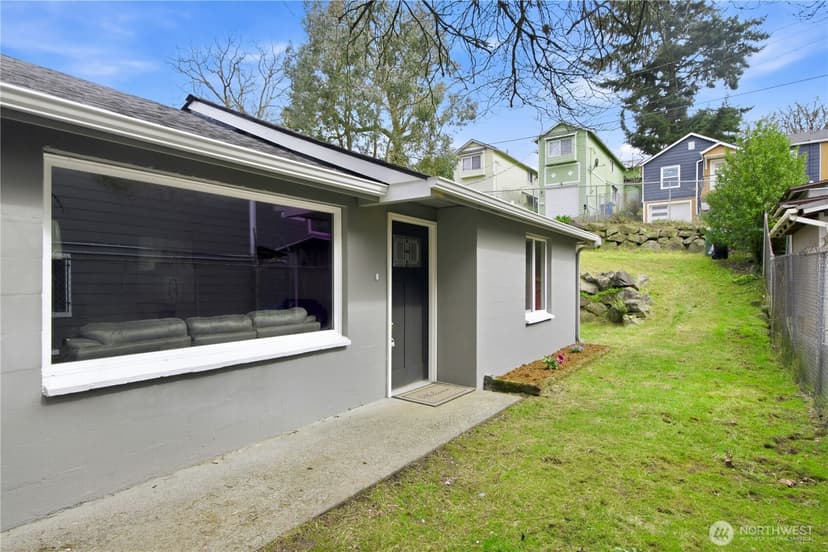Property photo for 5720 37th Avenue S, Seattle photo 3