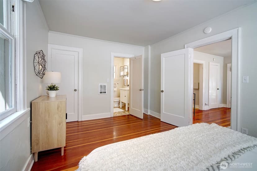 Property photo for 19 Dravus Street, Seattle photo 11