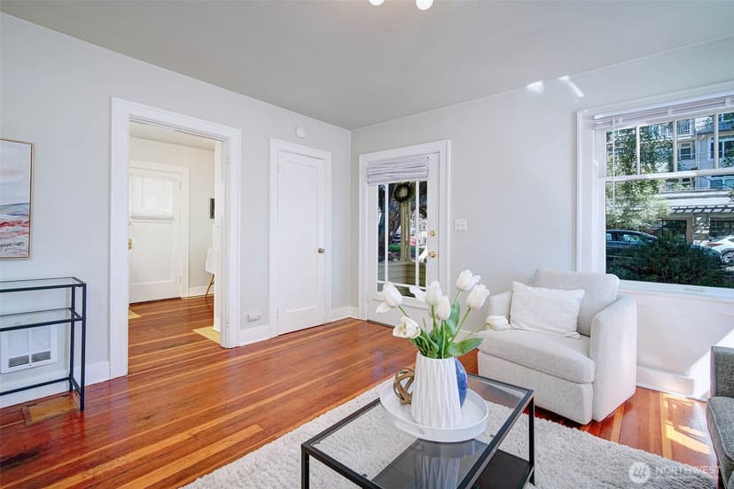 Property photo for 19 Dravus Street, Seattle photo 4