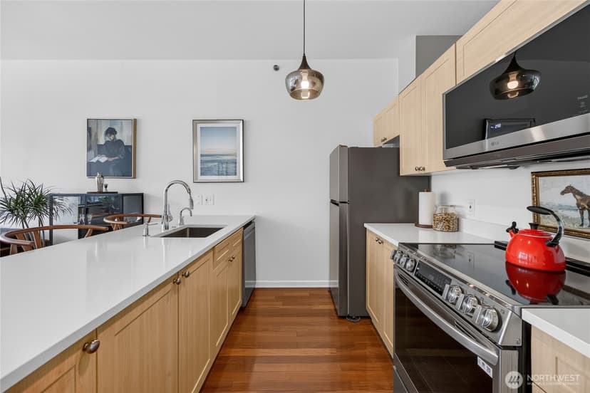 Property photo for 2717 Western Avenue #5002, Seattle photo 8