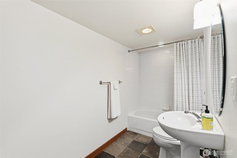 Property photo for 6526 34th Avenue NE #B, Seattle photo 29
