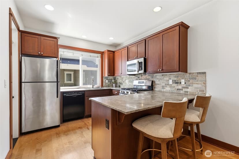Property photo for 6526 34th Avenue NE #B, Seattle photo 9