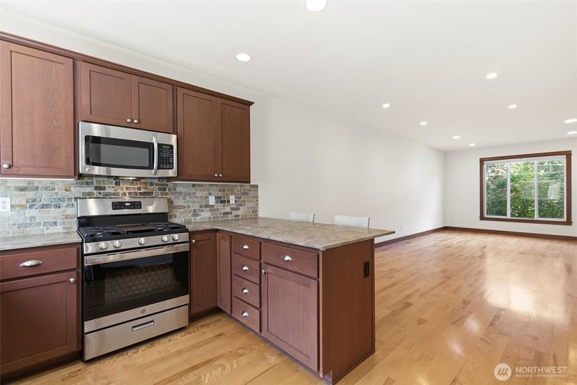 Property photo for 6526 34th Avenue NE #B, Seattle photo 13