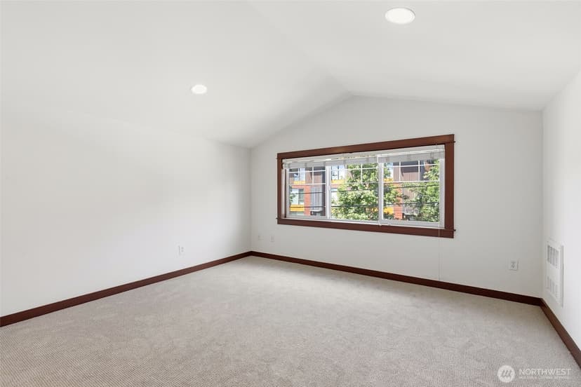 Property photo for 6526 34th Avenue NE #B, Seattle photo 19