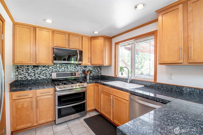 Property photo for 7304 NE 143rd Street, Kenmore photo 13