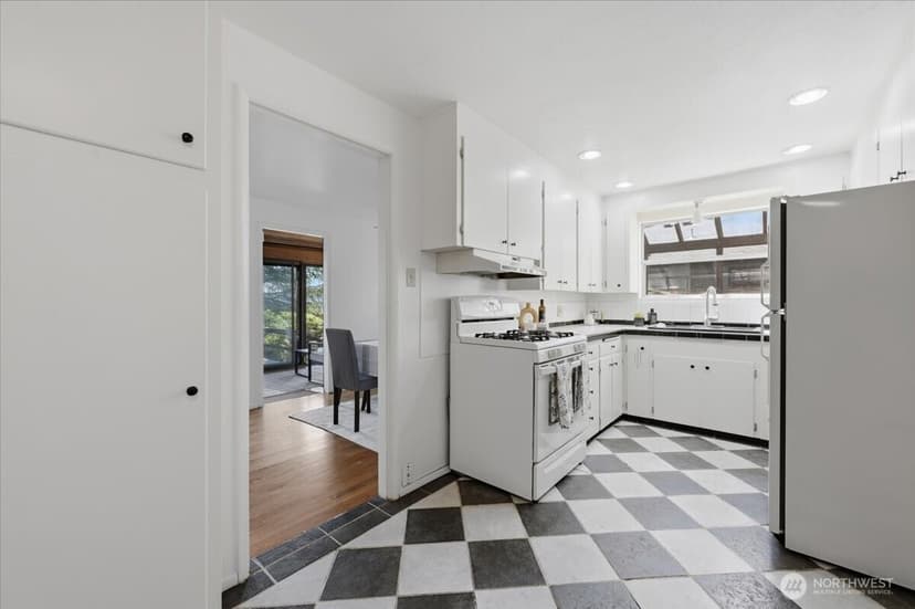 Property photo for 15804 35th Avenue NE, Lake Forest Park photo 18