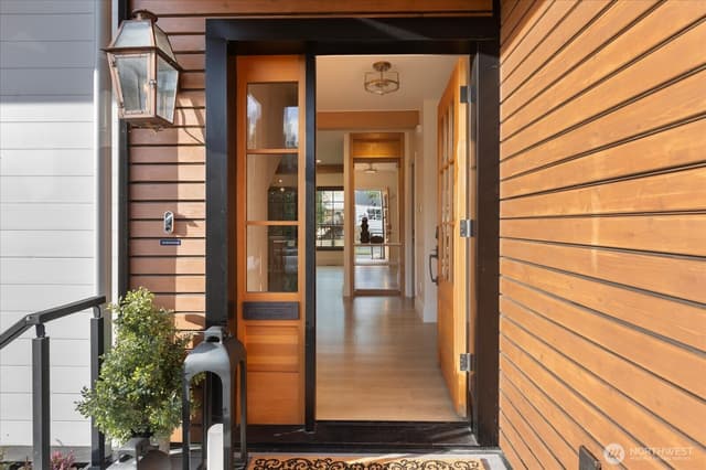 Property photo for 6523 39th Avenue NE, Seattle photo 4