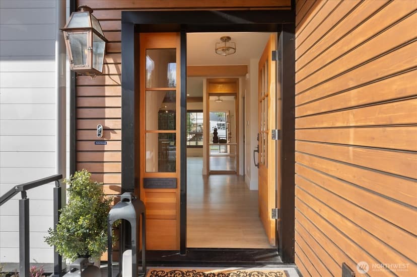 Property photo for 6523 39th Avenue NE, Seattle photo 4
