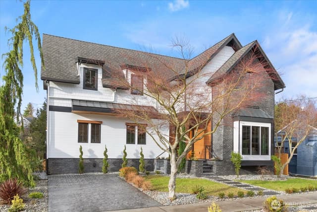 Property photo for 6523 39th Avenue NE, Seattle photo 2