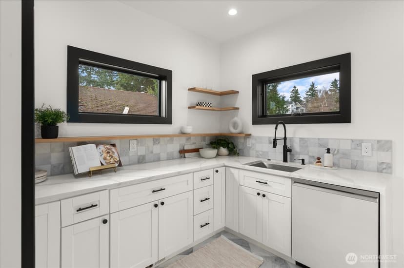 Property photo for 6523 39th Avenue NE, Seattle photo 19