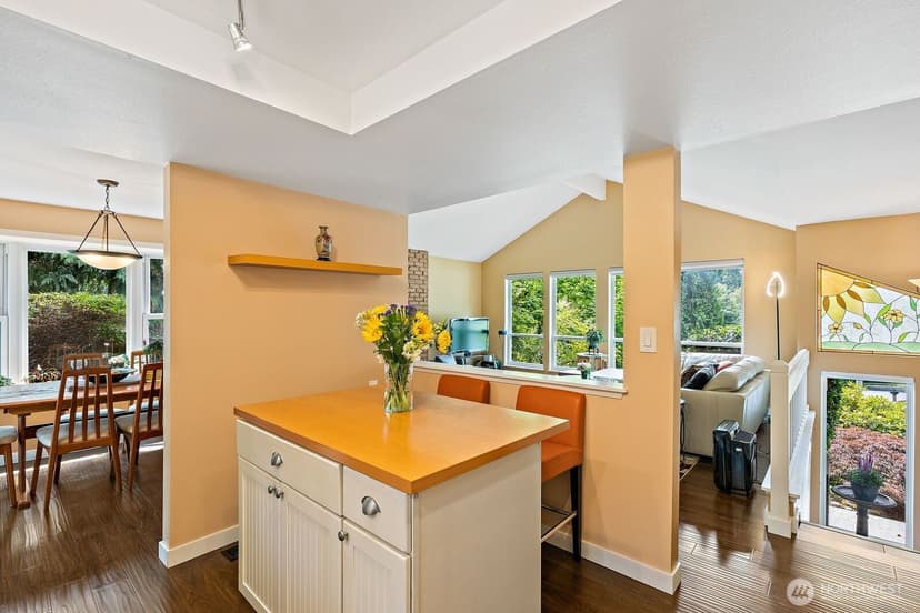 Property photo for 17117 NE 84th Street, Redmond photo 12