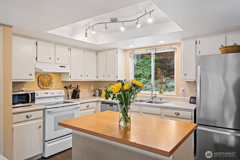 Property photo for 17117 NE 84th Street, Redmond photo 9