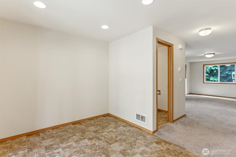 Property photo for 632 95th Court SE, Everett photo 8
