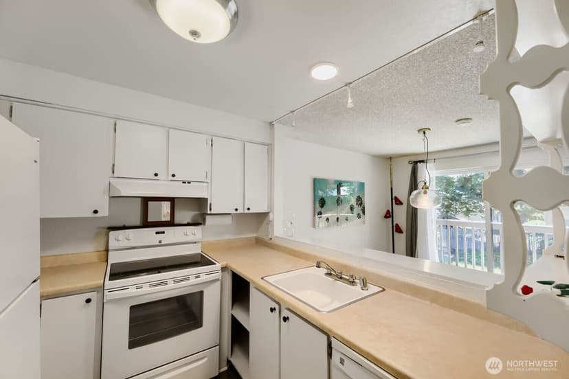 Property photo for 14615 NE 35th Street #K4, Bellevue photo 5