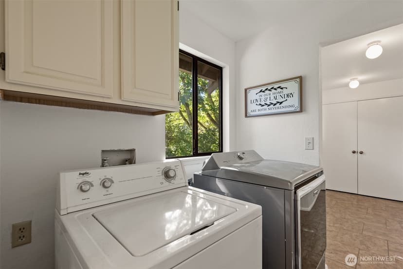Property photo for 13257 SE 54th Place, Bellevue photo 20