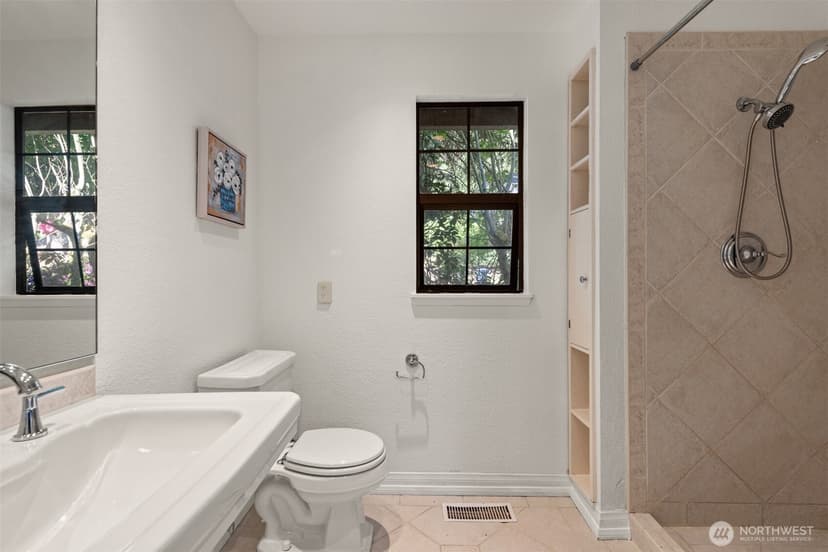 Property photo for 13257 SE 54th Place, Bellevue photo 14