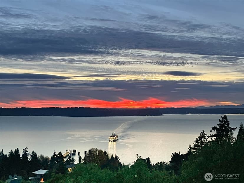 Property photo for 8447 42nd Avenue SW, Seattle photo 2