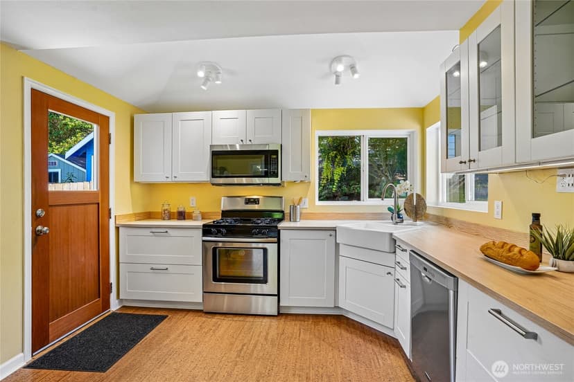 Property photo for 9250 14th Avenue SW, Seattle photo 10