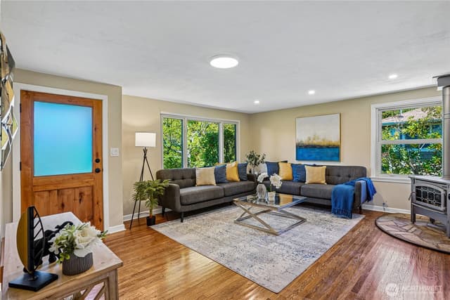 Property photo for 9250 14th Avenue SW, Seattle photo 4