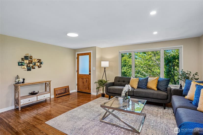 Property photo for 9250 14th Avenue SW, Seattle photo 6