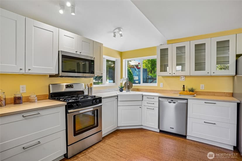 Property photo for 9250 14th Avenue SW, Seattle photo 8