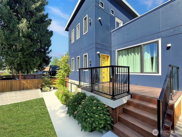 Property photo for 620 Stevens Avenue NW, Renton photo 2