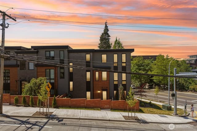 Property photo for 117 6th Street #E, Kirkland