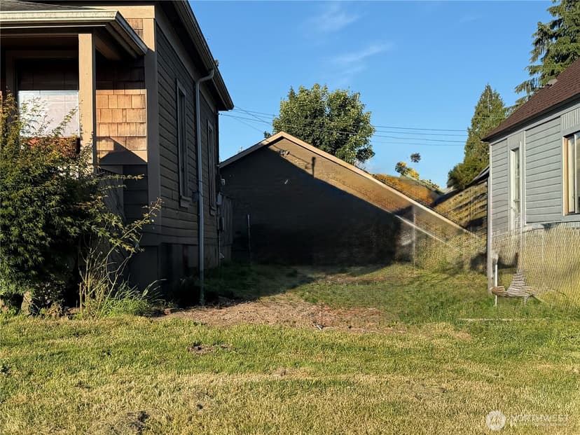 Property photo for 2505 Harrison Avenue, Everett photo 4