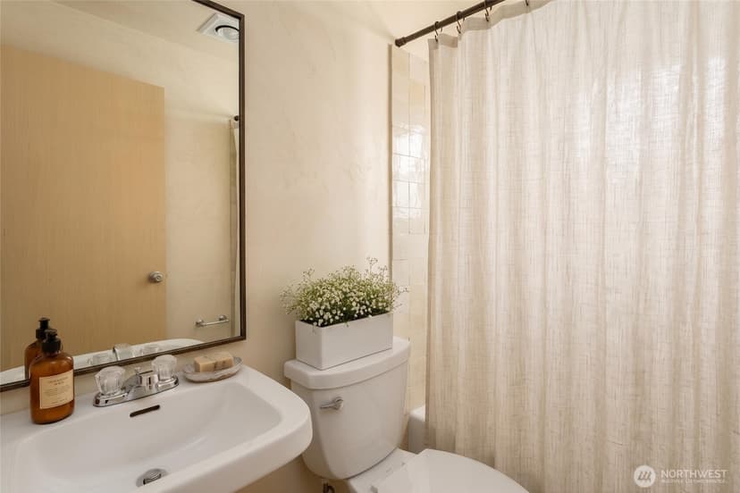 Property photo for 2414 SW Holden Street #B, Seattle photo 10