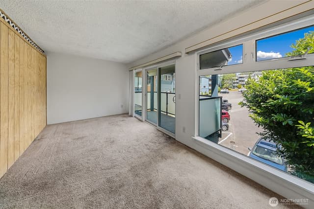 Property photo for 15142 65th Avenue S #318, Tukwila photo 2