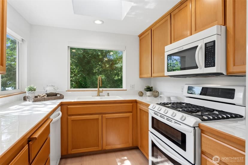 Property photo for 16461 Marine View Drive SW, Burien photo 9