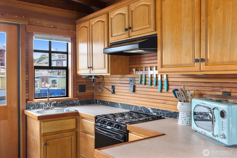 Property photo for 2401 N Northlake Way #E7, Seattle photo 9