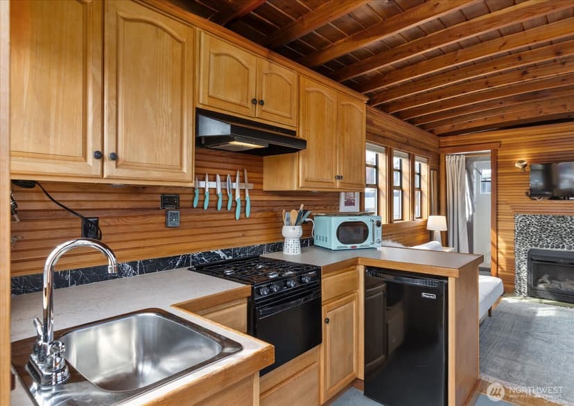 Property photo for 2401 N Northlake Way #E7, Seattle photo 8