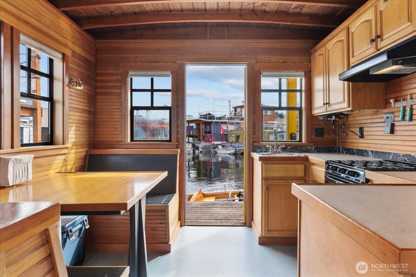 Property photo for 2401 N Northlake Way #E7, Seattle photo 5
