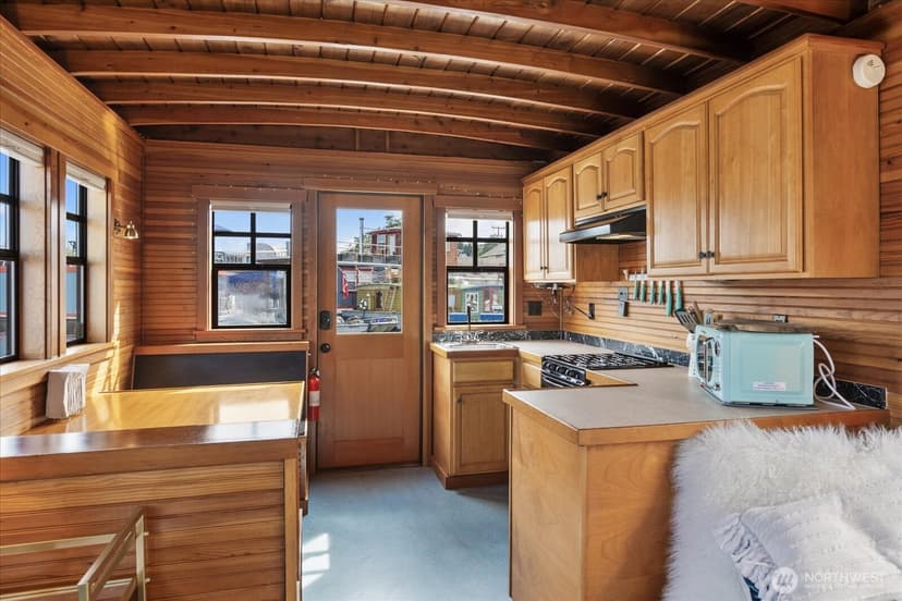Property photo for 2401 N Northlake Way #E7, Seattle photo 7