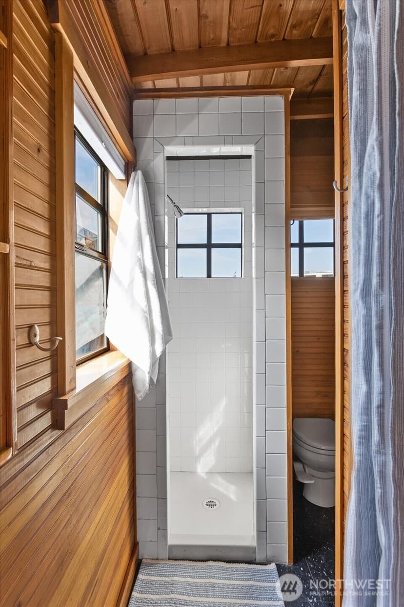 Property photo for 2401 N Northlake Way #E7, Seattle photo 12