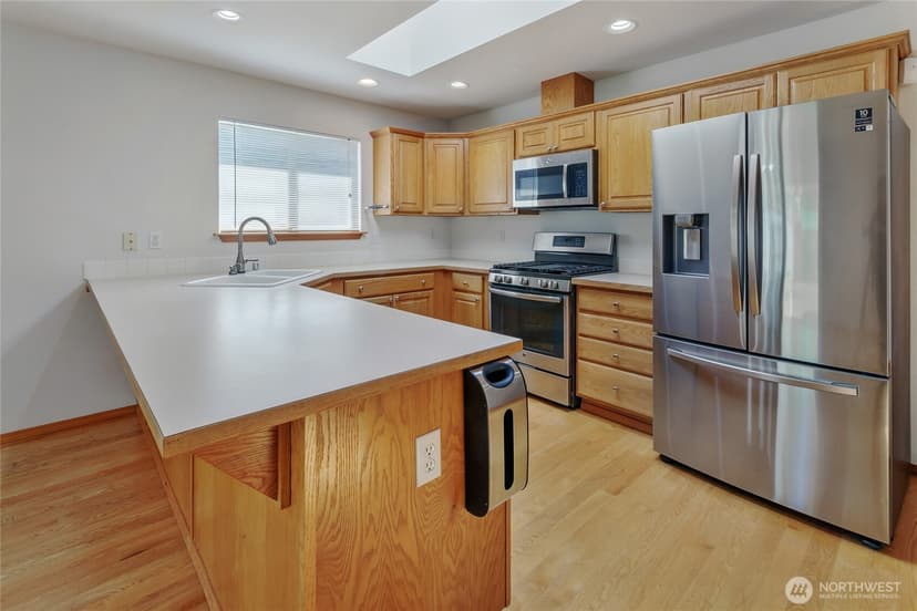 Property photo for 12618 Naomilawn Drive SW, Lakewood photo 9
