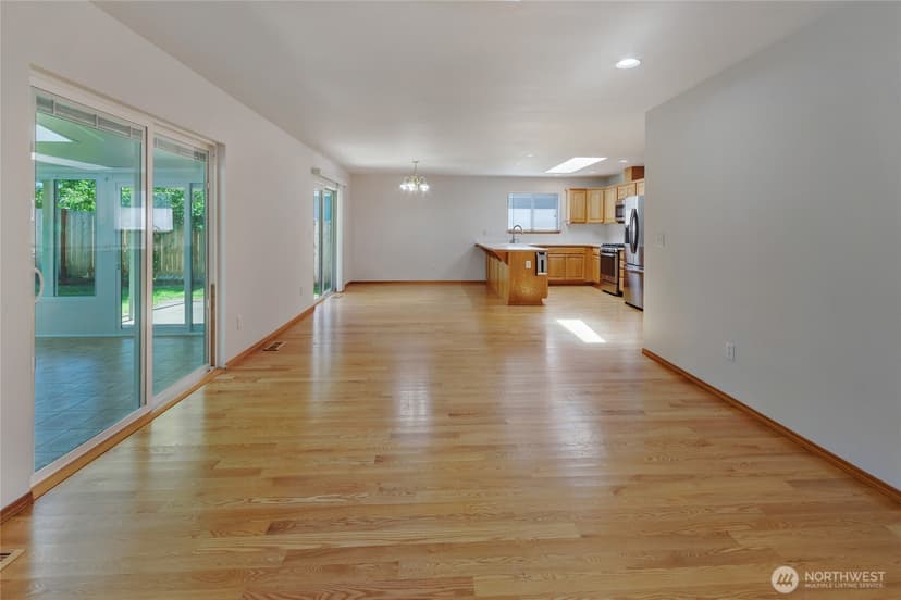 Property photo for 12618 Naomilawn Drive SW, Lakewood photo 15