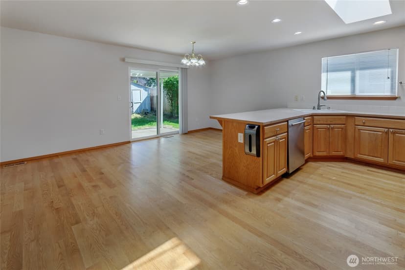 Property photo for 12618 Naomilawn Drive SW, Lakewood photo 14