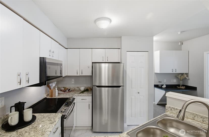 Property photo for 15300 112th Ave NE #B104, Bothell photo 6