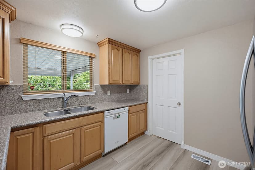 Property photo for 8414 56th Street W, University Place photo 12