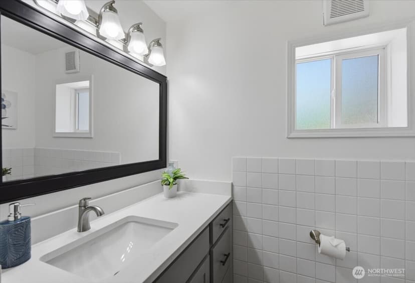 Property photo for 11515 26th Avenue SW, Seattle photo 16